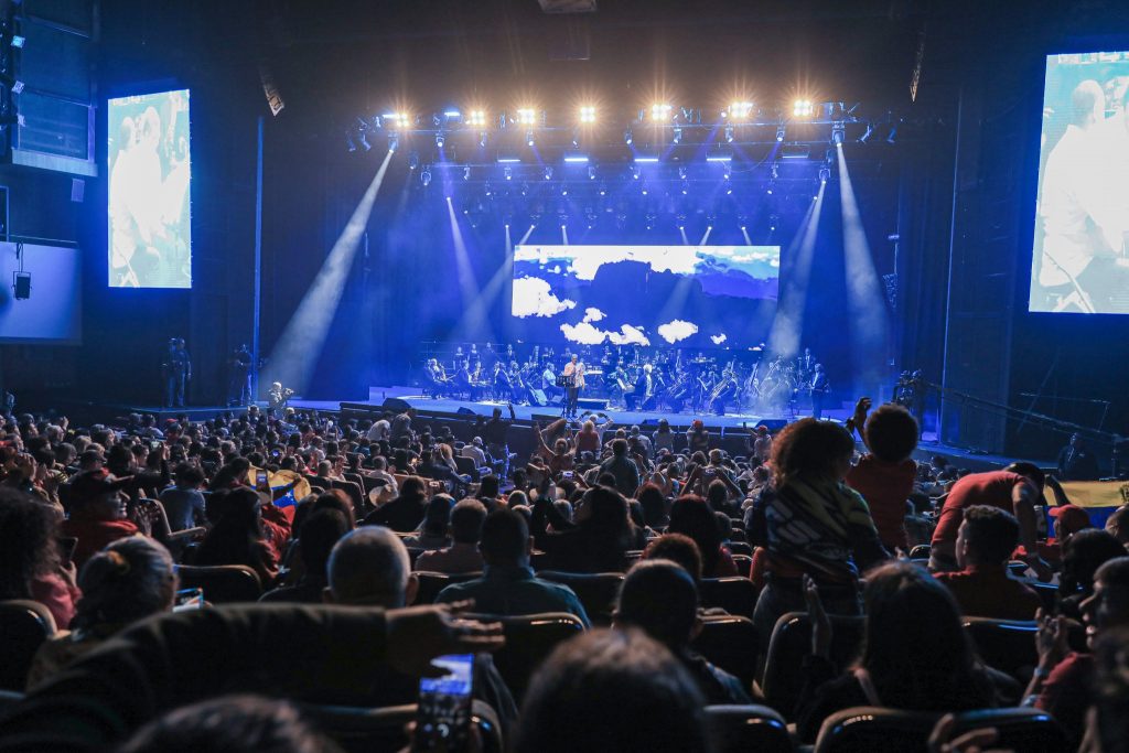 Presidente Nicolás Maduro dijo “presente’ en el Concierto Chávez y la Cultura