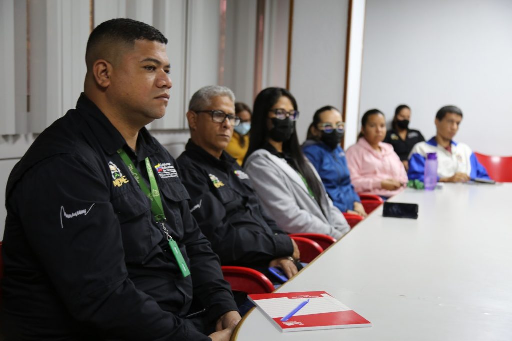 Fuerza laboral minera continúa participando en los jueves de formación