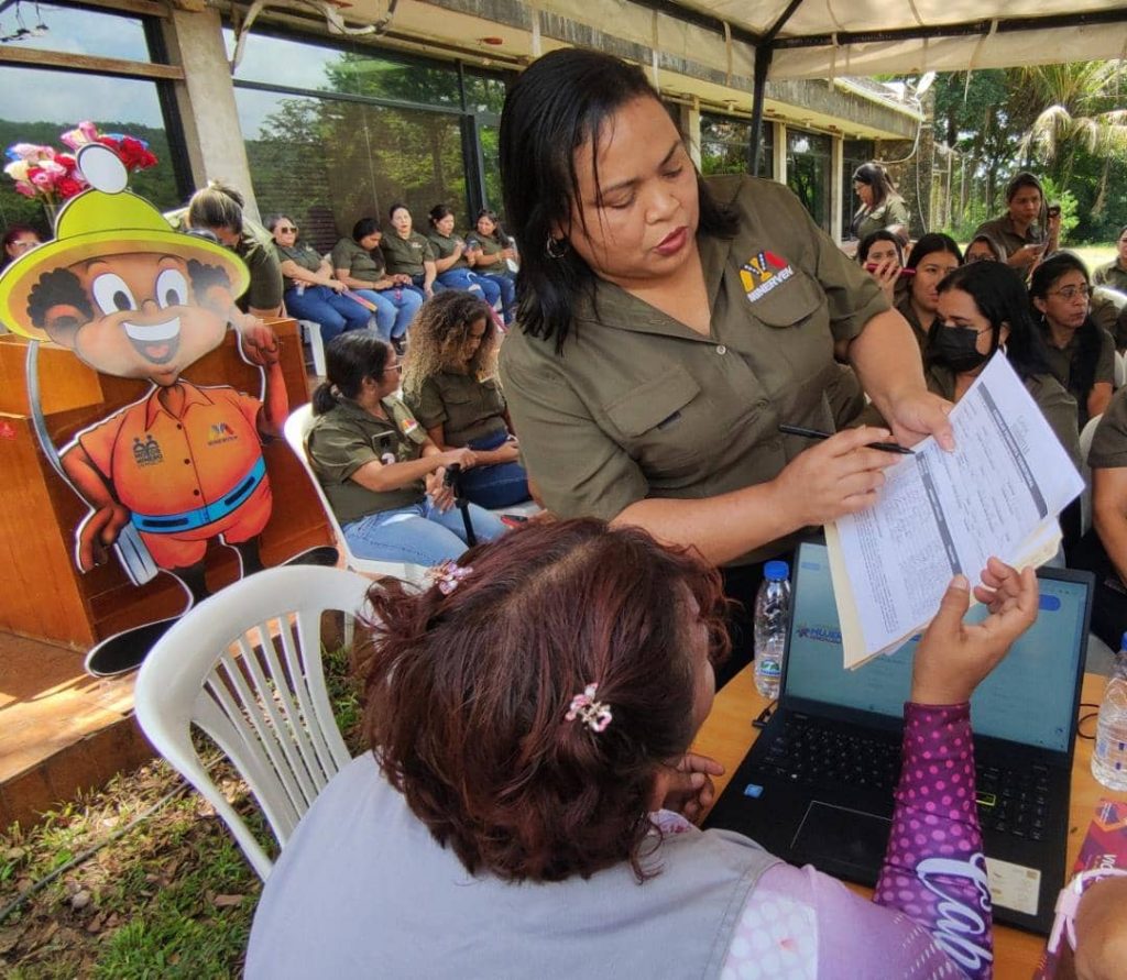 Minerven conformó comité de mujeres