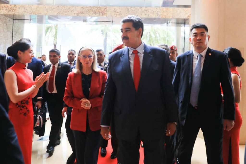 Presidente de Venezuela llega a China para el fortalecimiento de las relaciones bilaterales