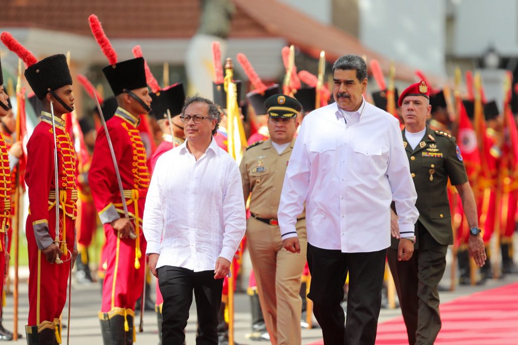 Venezuela y Colombia firman acuerdos de cooperación