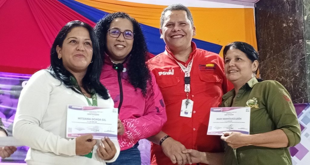 Mujeres mineras fueron certificadas por la FemSur