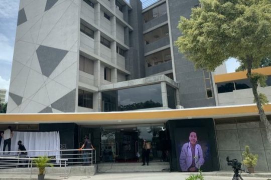 Niños y niñas del Hospital Periférico de Coche recibieron juguetes en Navidad