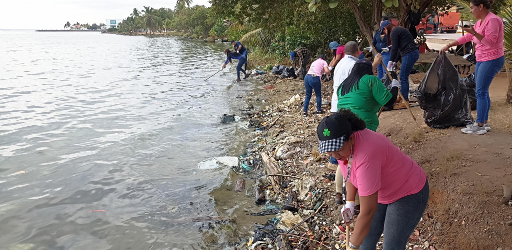 Carbozulia realiza jornada ambiental en orillas del Lago de Maracaibo