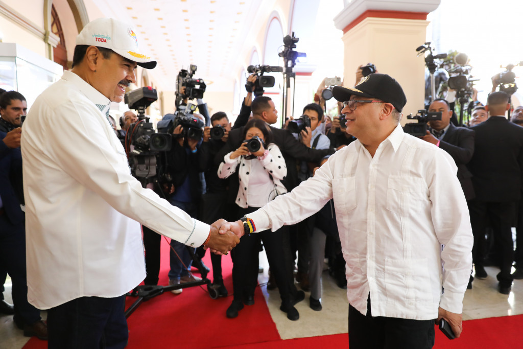 Jefe de Estado recibe al presidente de Colombia Gustavo Petro en el Palacio de Miraflores