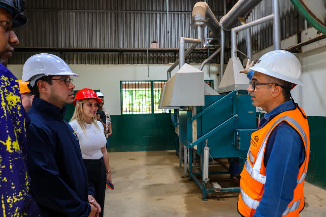 Ministro de Desarrollo Minero Ecológico e Industrias Básicas inspeccionó avances en el Laboratorio Metalúrgico de la Planta Revemin en Minerven